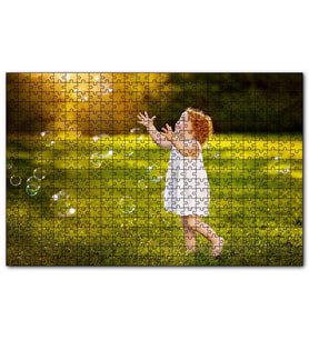 Cakapuzzle Baloncuklarla Oynayan Sevimli Kız  Puzzle Yapboz MDF (Ahşap) (120 Parça)