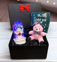 Siyah Hediye Kutusunda Renkli Led Işıklı Fanus ve Pembe Peluş Ayıcık (Model 1)