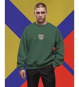 Erkek Scottish Fold Kedisi Desenli Sweatshirt – Minimal Göğüs Baskılı, Unisex Rahat Kalıp (Koyu Yeşil)