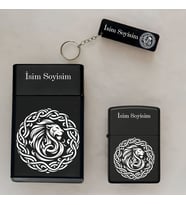Tribal Aslan Desenli Kişiye Özel İsimli Çakmak,Metal Tabaka ve Anahtarlık Seti - 3'lü Hediye Set (Siyah)