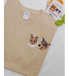 Kişiye Özel Evcil Hayvan Nakışlı Tişört – Sevimli Dostunuzun Şıklığıyla Her An Yanınızda –  Unisex Tasarım-2'li Tasarım-2 Adet Evcil Hayvan (Krem)