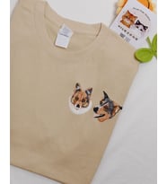 Kişiye Özel Evcil Hayvan Nakışlı Tişört – Sevimli Dostunuzun Şıklığıyla Her An Yanınızda –  Unisex Tasarım-2'li Tasarım-2 Adet Evcil Hayvan (Krem)