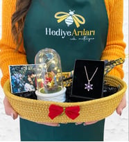 Size Özel Hediye Sepeti  Işıklı Kalp Tutan Çiftli Fanus & Lotus Kolye & Ahşap Tütsülük