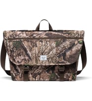 x Realtree APX™ Cove Su İtici Kumaş Postacı Çantası, 22.5 L