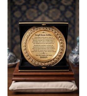 Kırmızı Siyah Kadife Kutulu Metal Plaket Gold Renk Desenli Hizmet Anısı Başarı Tebrik Ödül Plaketi Personel Anı Ödülü
