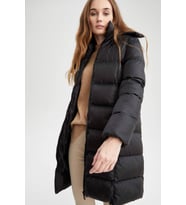 DeFacto Regular Fit Çıkarılabilir Kapüşonlu Su Geçirmez Isı Yalıtımlı Dolgulu Uzun Şişme Mont U2386AZ21WN (Siyah)
