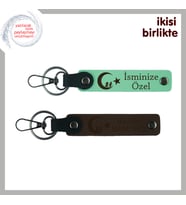 Yeni İşe Başlayanlara Tebrik, Çocuk Ve Ayyıldız Desenli İsimli 2’li Anahtarlık, Açık Yeşil-Kahve