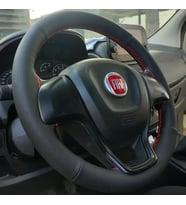 DİKİŞLİ DİREKSİYON KILIFI SİYAH / NOKTA DERİ KIRMIZI DİKİŞLİ FIAT DOBLO 2015-2020 İÇİN