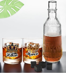 BK Gift Kişiye Özel İsimli DTF Kral Kraliçe Tacı Tasarımlı İkili Viski Kadehi, Viski Taşı ve Karaf Seti, Arkadaşa Hediye, Sevgiliye Hediye