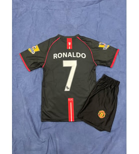 Cristiano Ronaldo Manchester United 2008 Sezonu Nostalji Kısa Kol Siyah Renk Çocuk Forma Şort Seti
