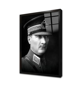 Askeri Kıyafetiyle Genç Atatürk Çerçeveli Cam Tablo