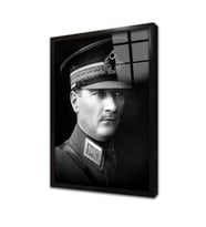 Askeri Kıyafetiyle Genç Atatürk Çerçeveli Cam Tablo