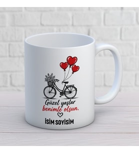 Kişiye Özel Güzel Yaşlar Benimle Olsun Baskılı Kupa – İsimli Bisiklet & Kalp Detaylı Doğum Günü Hediyesi