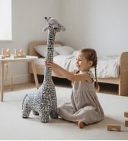 Büyük Boy Yumuşak Zürafa Peluş – Çocuklar İçin Eğlenceli Oyuncak (Gri-Leopar)