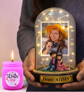 Kişiye Özel Led Işıklı Sırt Sırta Biblolu Fanus ve Kokulu Mum Fotoğraflı & Yazılı