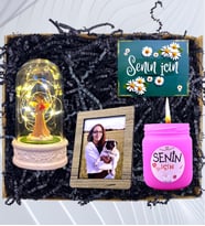 Kişiye Özel Fotoğraflı Hediye Seti & Işıklı Şans Melekli Fanus & Kokulu Pembe Mum