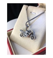Erkek Gümüş Kolye - Motosiklet Motor Figürlü Kolye • Işıklı Kutuda • Sevgiliye • Eşe • Babaya Kolye
