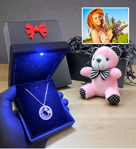 Kişiye Özel Fotoğraflı ve Işıklı Kutuda 925 Ayar Gümüş Kolye Peluş Anahtarlık Hediyeli (Model 2)