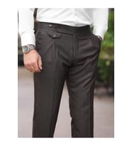 Yeni Premium Pileli Old Money Kumaş Pantolon (Kahverengi)