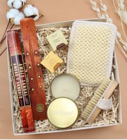 Kişiye Özel Gold Metal Kutulu Mum & Çubuk Tütsü & Doğal Atkılı Fırça & Teashop 2'li Bitki Çayı & Duş Kesesi Hamam Ve Spa Hediye Seti