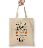 Most People Call Me By My Name Only The Most Important Call Me Mom Bez Çanta Uzun Saplı