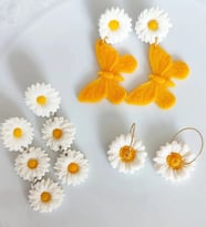 Butterfly Daisy El Yapımı Papatyalı Sarı Kelebek Sallantılı Küpe