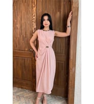 kadın pudra drapeli gold toka detaylı midi boy elbise NBMY3892