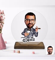 BK Gift Kişiye Özel Erkek Patron Karikatürlü Yuvarlak Ahşap Standlı Biblo-3