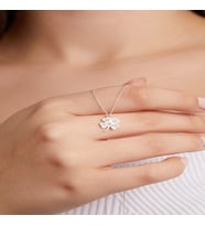 Elika Silver Kadın Taşlı Yonca Model  925 Ayar Gümüş Kolye