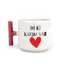 İyi Ki Karım Var Baskılı Kırmızı Kulplu T Sevgililer Günü Kupası
