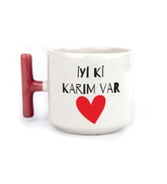 İyi Ki Karım Var Baskılı Kırmızı Kulplu T Sevgililer Günü Kupası