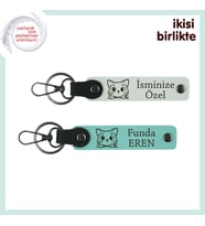 Kedili Evler İçin Düşünülmüş Hediye, Kişiye Özel İsim Yazılabilen Anahtarlık x2’li, Beyaz-Turkuaz (Çok Renkli)