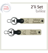 Kedili Kombinlerde Öne Çıkan, Tatlı Desen, İsme Yazılabilir Anahtarlık, Sütlü Kahve-Sütlü Kahve
