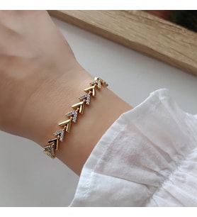 Lente Aksesuar 14K Altın Kaplama V Formlu Vip Xuping Bileklik - Zirkon Taşlı Geometrik Tasarım Kararmaya Dirençli Kadın Bileklik