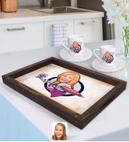 BK Gift Kişiye Özel Kadın Garson Karikatürlü Doğal Ahşap Tepsi ve 2’li Kahve Fincan Seti-1