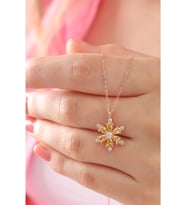925 Ayar Gümüş Zincirli Rose Kaplama Sarı Damla Taşlı Kamelya Lotus Çiçeği Kolye