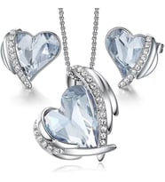 Swarovski Renkli Taşlı, Zirkon Taş İşlemeli  Kalp Takı Seti (Kolye Küpe), Yeni Yıl, Sevgililer Günü Hediye si, Ahşap Kutu İçerisinde (Parlak Beyaz)