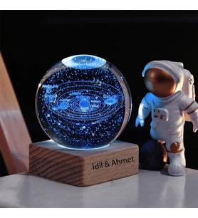 Kişiye Özel Dekoratif Işıklı Ahşap Kaideli Dünya Cam Küre 8*6CM
