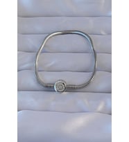 Pirinç Gümüş Renk Zirkon Taşlı Charm Bileklik