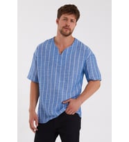 Erkek Mavi Açık V Yaka Oversize Kısa Kollu Çizgili Gömlek 22Y-4300634-1