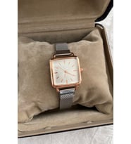 Zarafetin Tesmilcisi Minimalist Şıklık! Rose Gümüş Renk Retro Kadın Kol Saati Özel Kutusunda Gönderilecektir Sınırlı Sayıda Şık Hediyelik Ürün Resmi Garantili İndirimli Kampanyalı Avantajlı Kuponlu ve Ucuz