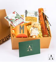 Kişiye Özel Hediye Seti- Peluş Ayıcık Anahtarlık - Ahşap Tütsülük - 4 Adet Tütsü - Turuncu Çay-Kahve Fincanı - Tek İçimlik Mimosa Premium Filtre Kahve - Tek İçimlik Mimosa Pratik Filtre Kahve - Tarçın Çubuğu - Özel Tasarım Hediye Kutusu