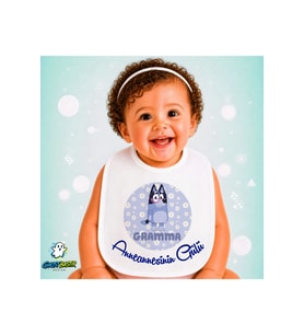 Kişiye Özel Anneanne Bluey Keten Bebek Mama Önlüğü – Yumuşak, Emici, Yıkanabilir, Özel Tasarım P068