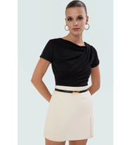 Kadın Kısa Kollu Örme Bluz Asimetrik Yaka Fitted Kalıp Premium Kalite Mükemmel Uyum (Siyah)