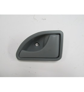 RENAULT TWINGO- 01/02; ÖN KAPI İÇ AÇMA KOLU SAĞ GRİ PÜTÜRLÜ 8200259377 1433-3013