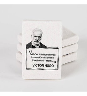 Victor Hugo Esprili Taş Buzdolabı Magneti