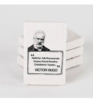Victor Hugo Esprili Taş Buzdolabı Magneti