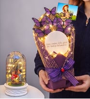 Aynalı Tasarım Fotoğraflı Led Işıklı Mor Kelebek Buketi (Led Işıklı Fanus Hediyeli) (Model 8)