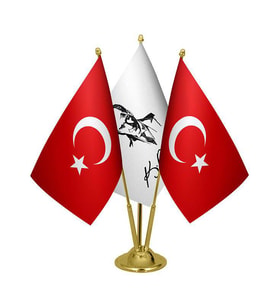 Masa Üstü Atatürk İmzalı Bayrağı Türk Bayrağı Üçlü Pirinç Direk Masa Bayrak Seti