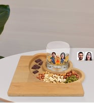 BK Gift Kişiye Özel Sevgililer Karikatürlü Viski Bardağı ve Doğal Masif Ahşap Yarım Ay Sunum Tabağı Çerezlik Hediye Seti-95